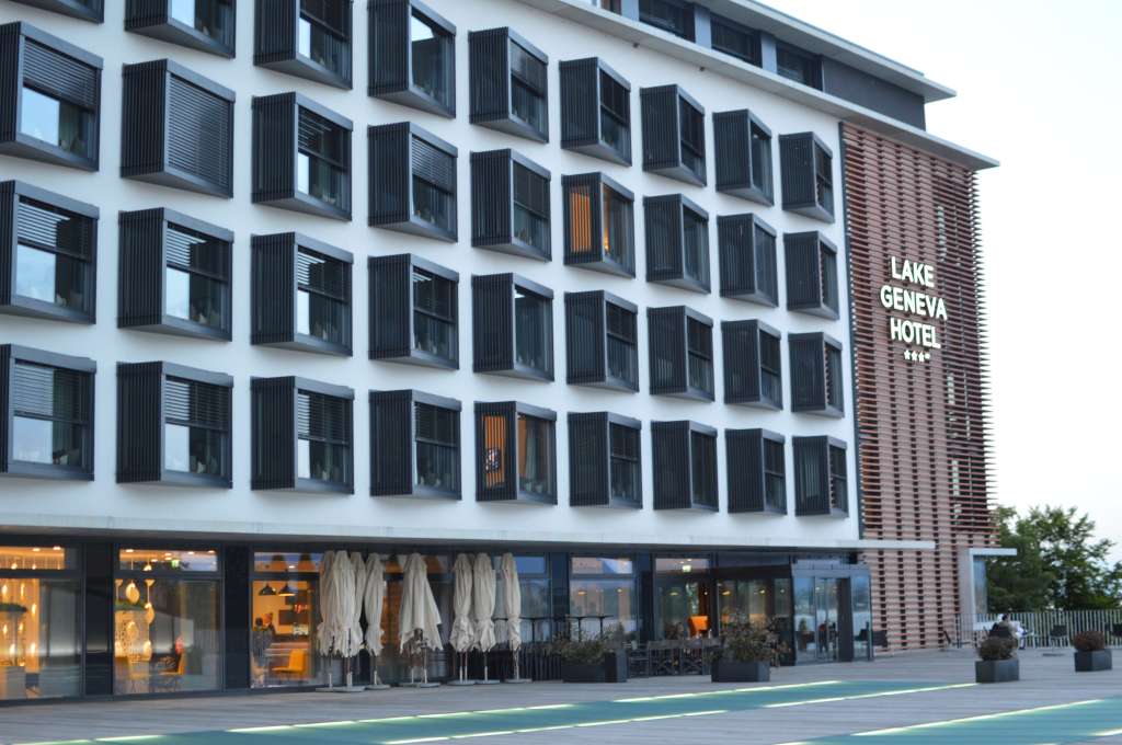 Lake Geneva Hotel, Geneva, Switzerland (4)