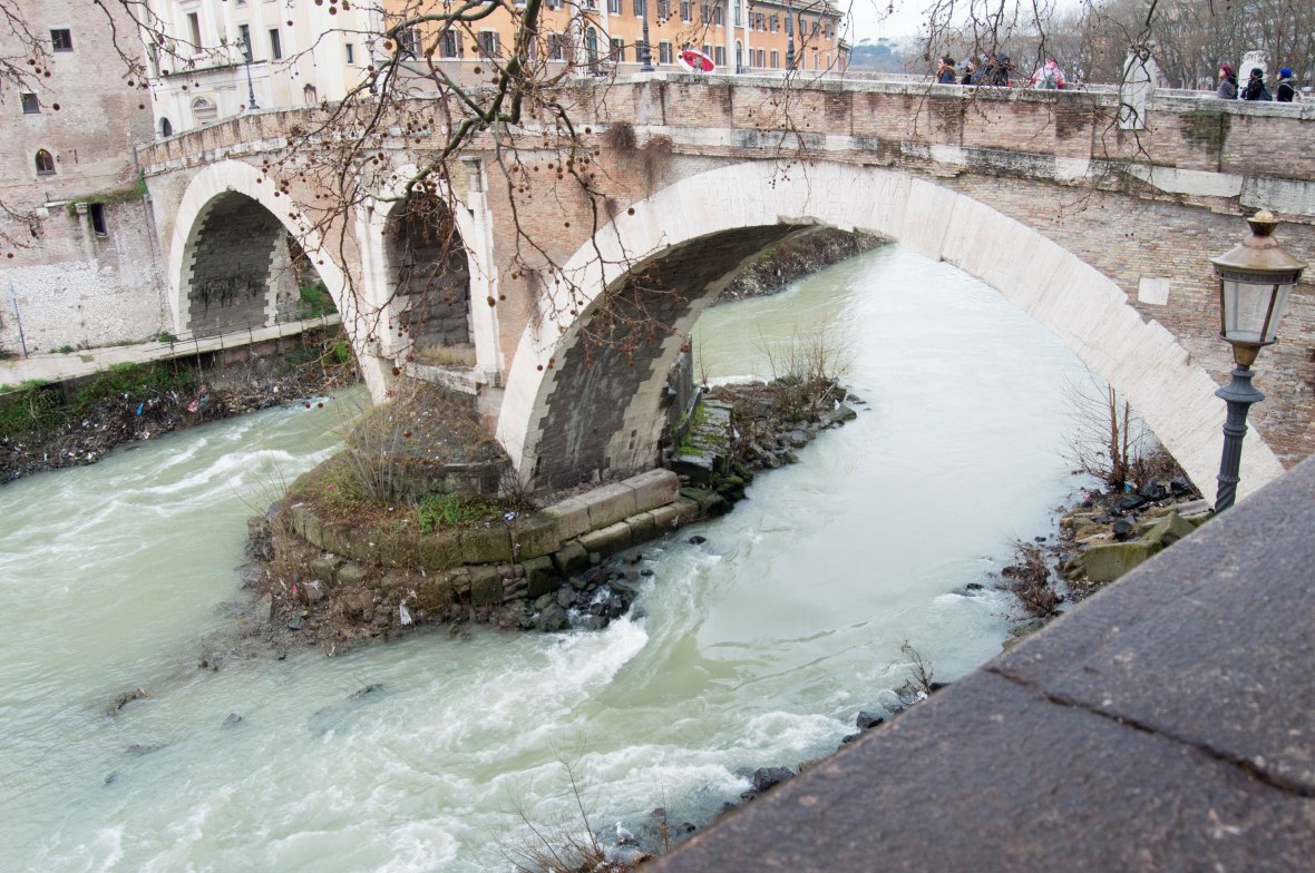 River Tiber, Ponte Fabricio, Rome, Italy