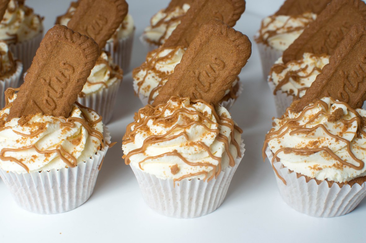 Biscoff Cupcakes With Cookie Spread Drizzle - Kay's Kitchen