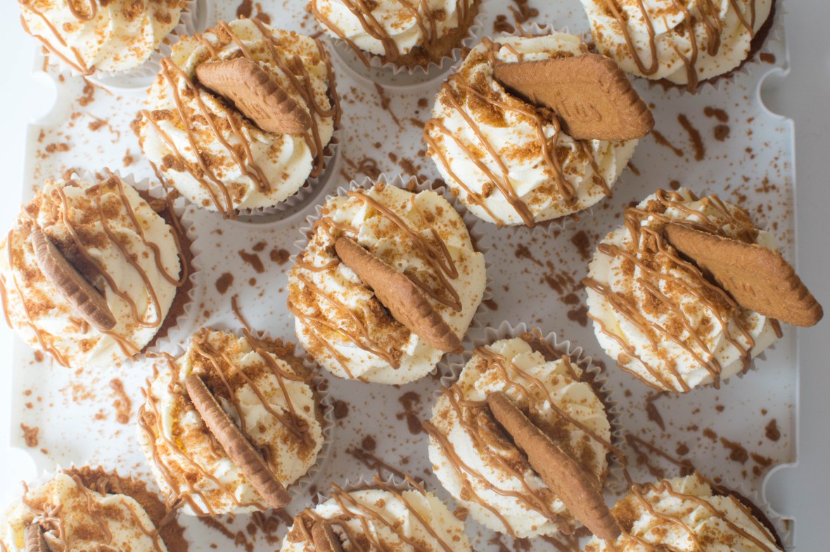 Lotus Biscoff Cupcakes With Cookie Spread Drizzle - Kay's Kitchen
