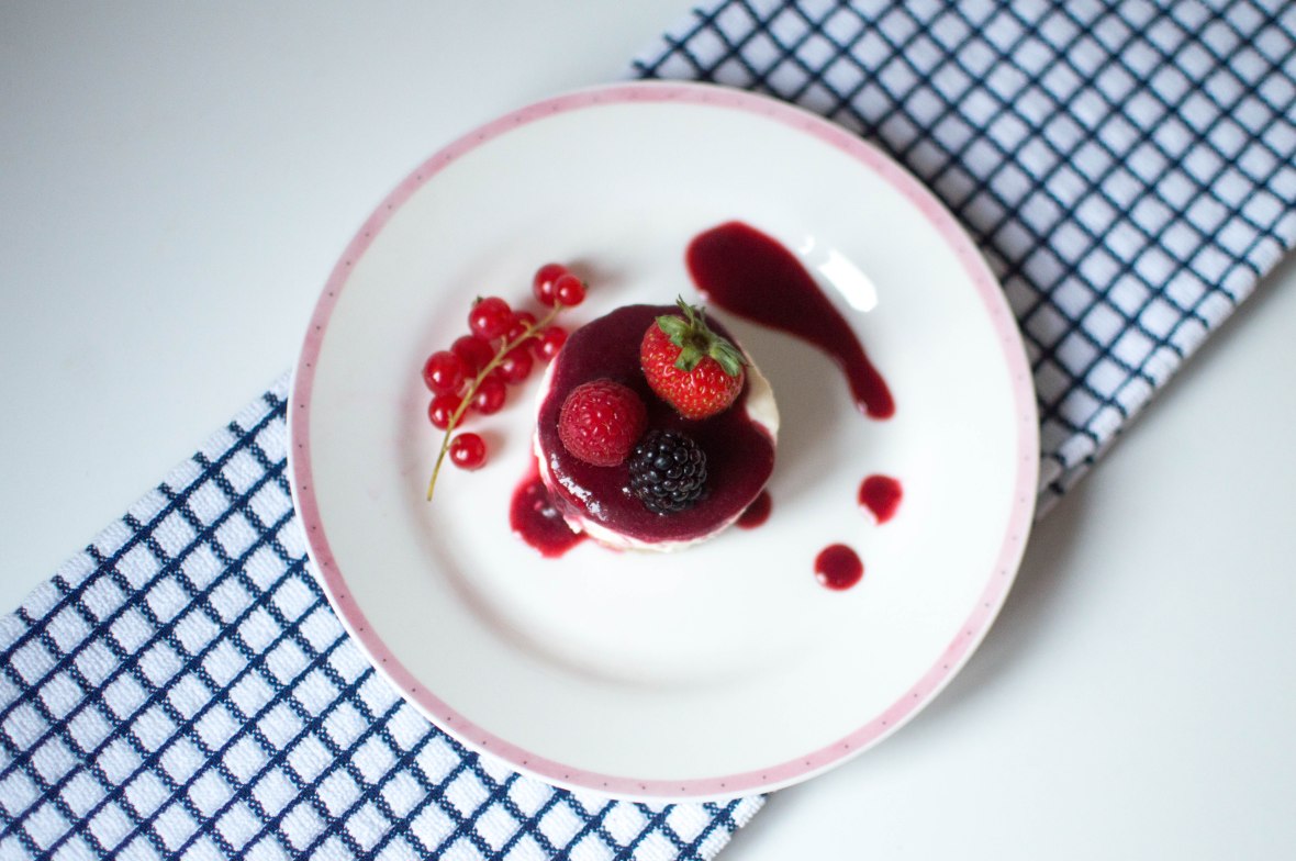 mini-berry-and-vanilla-cheesecakes-kays-kitchen
