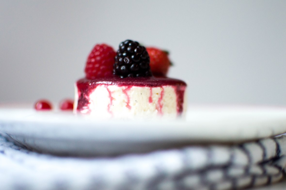 mini-vanilla-and-berry-cheesecakes-kays-kitchen