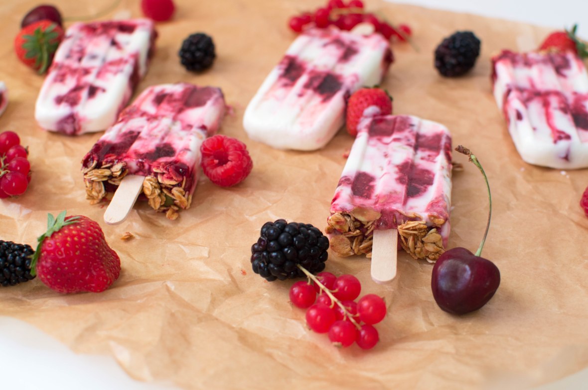 mixed-berry-frozen-yoghurt-granola-lollies-kays-kitchen