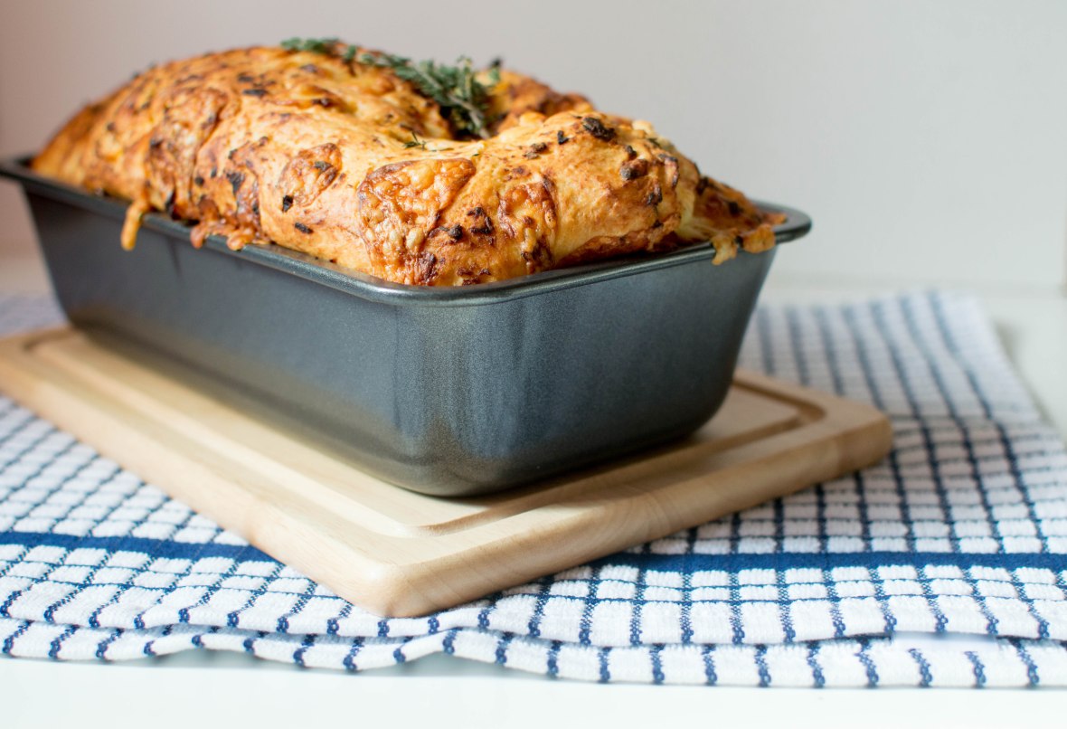 sundried-tomato-thyme-cheddar-bread-kays-kitchen
