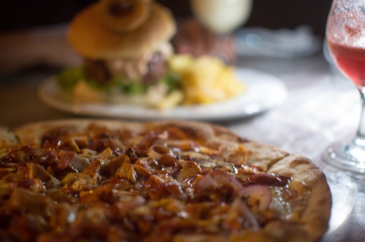 bbq-chicken-pizza-and-burger-at-the-beach-house-mauritius