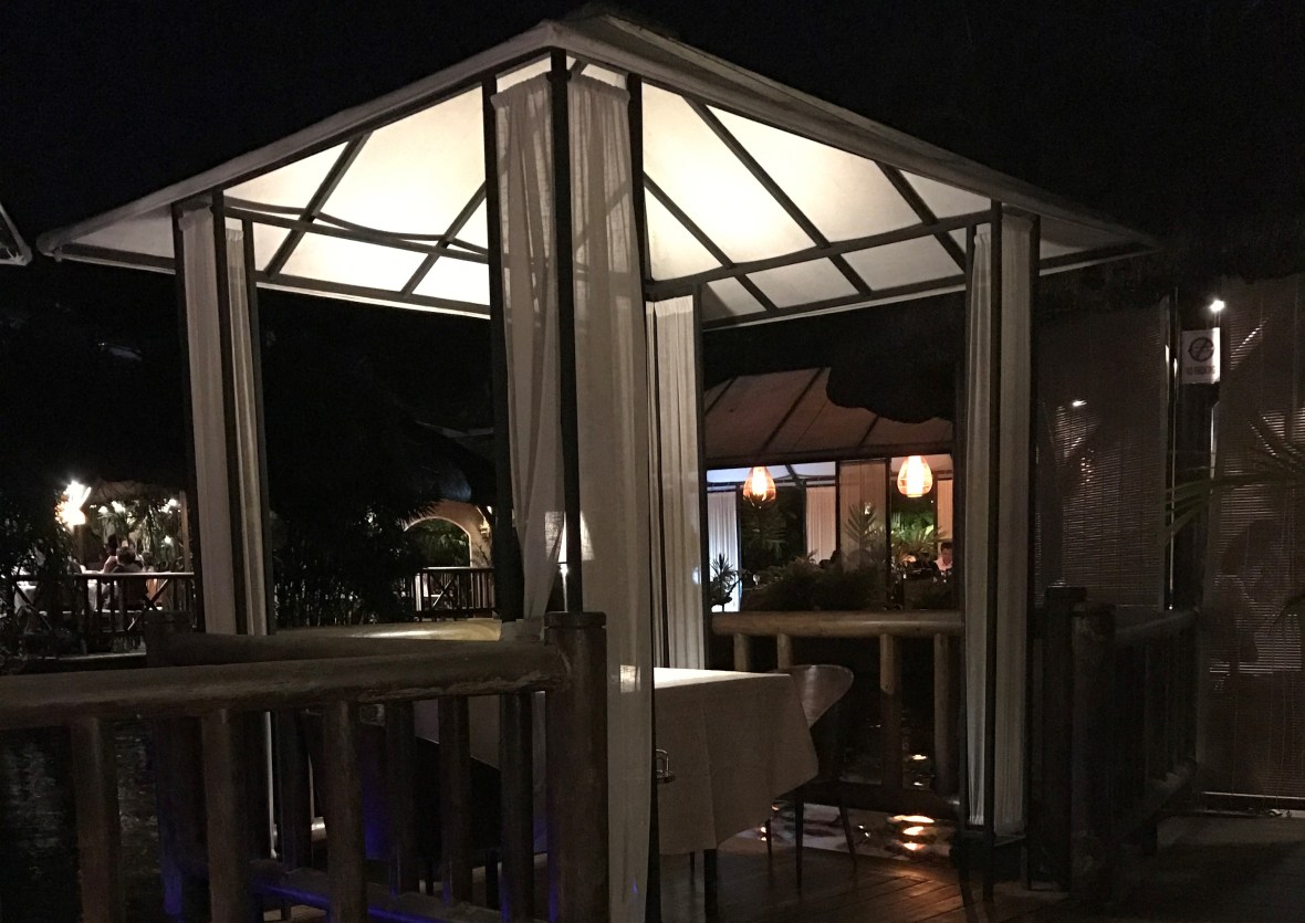 outdoor-seating-domaine-anna-mauritius