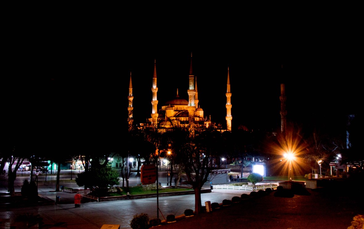 blue-mosque-by-night-istanbul-turkey