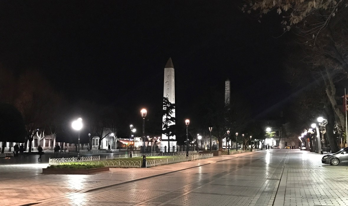 dikilitas-obelisk-of-theodosius-by-night-istanbul-turkey