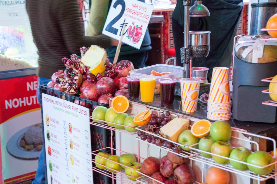 fresh-pomegranate-juice-istanbul-turkey