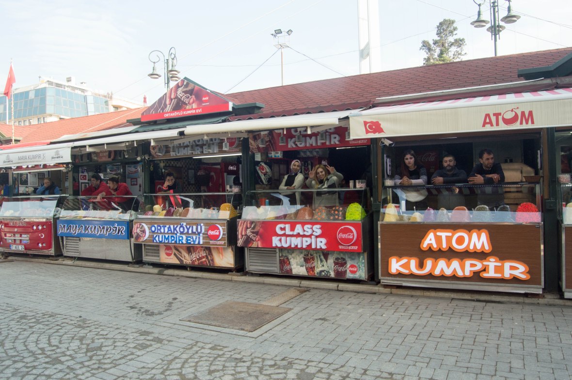 kumpir-stands-ortakoy-istanbul-turkey