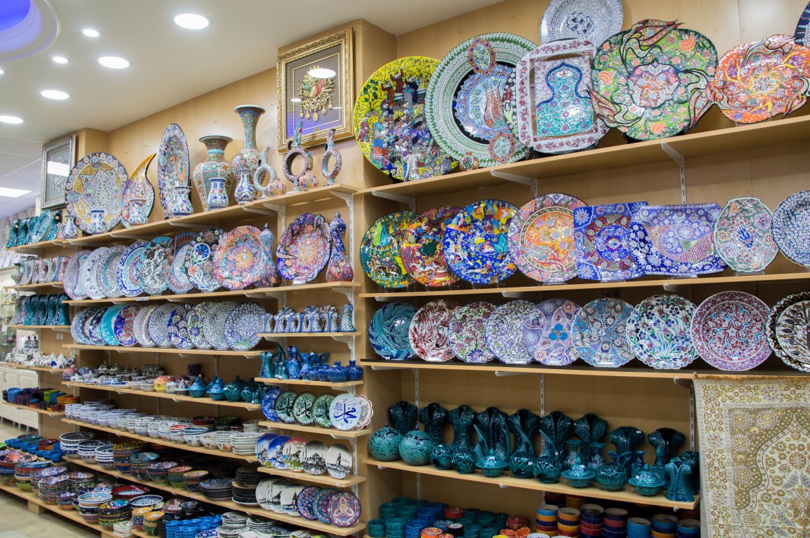 plates-grand-bazaar-istanbul-turkey