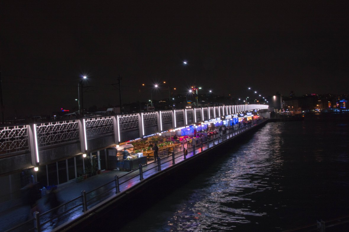 restaurants-galata-bridge-night-time-istanbul-turkey