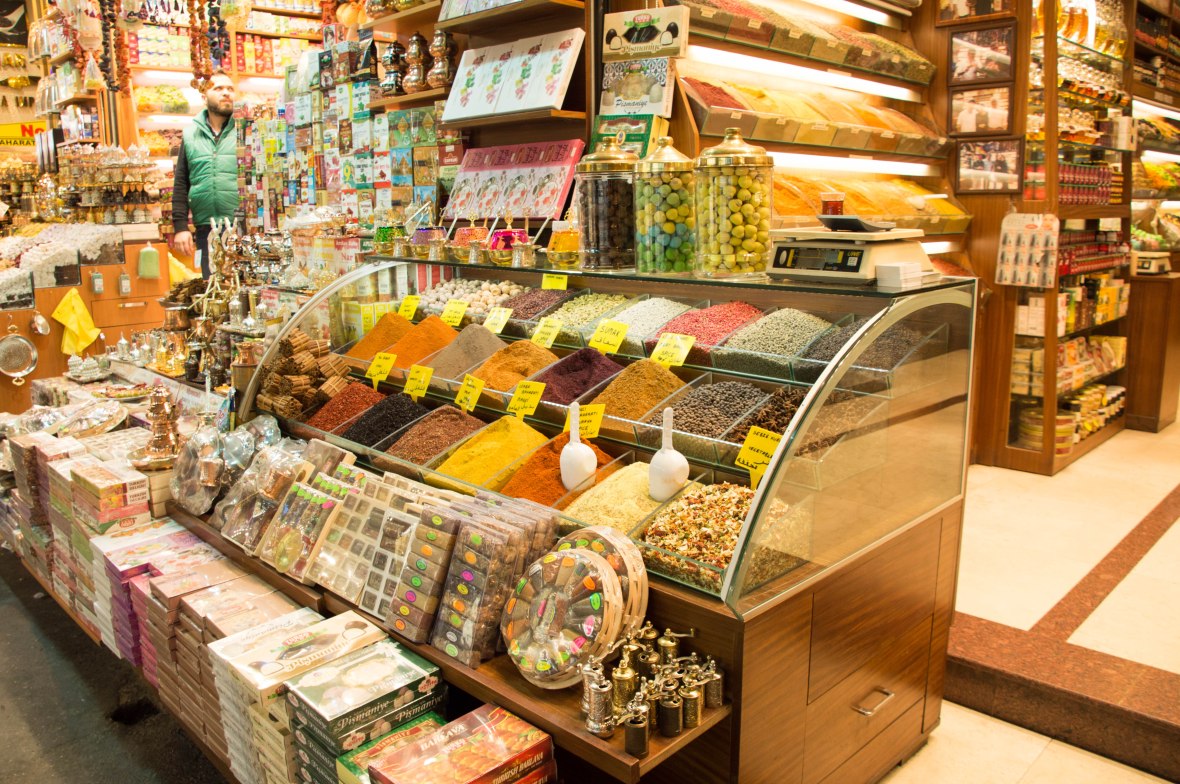 spices-and-herbs-spice-bazaar-istanbul-turkey