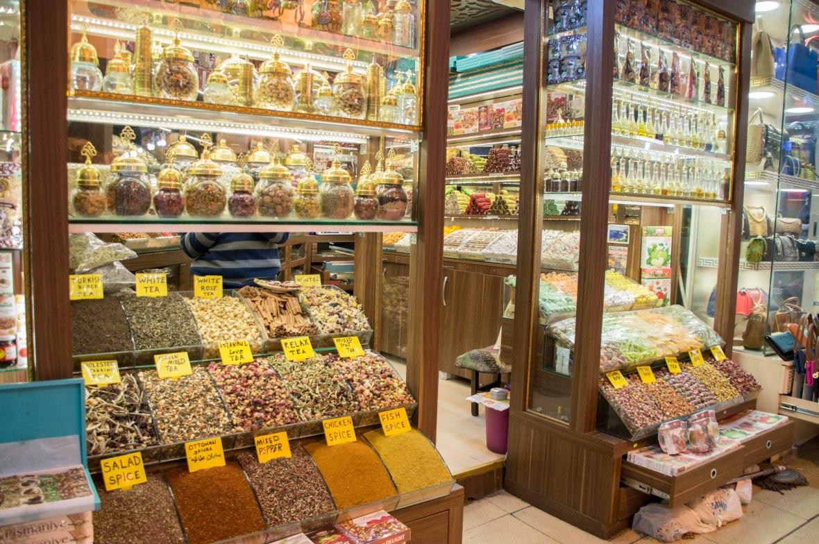 spices-and-teas-grand-bazaar-istanbul-turkey
