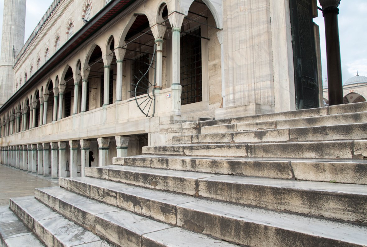 stairs-outside-blue-mosque-istanbul-turkey
