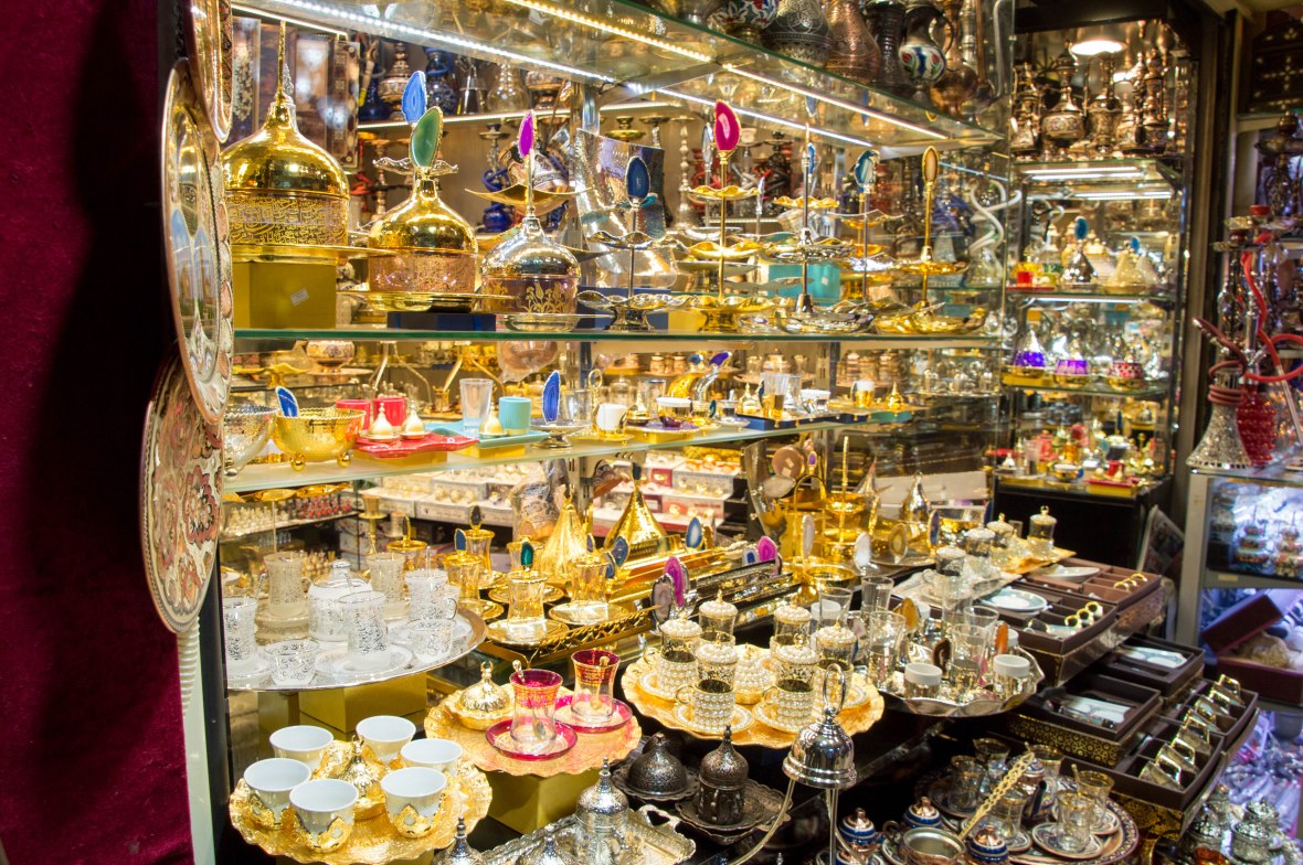 tea-cups-grand-bazaar-istanbul-turkey