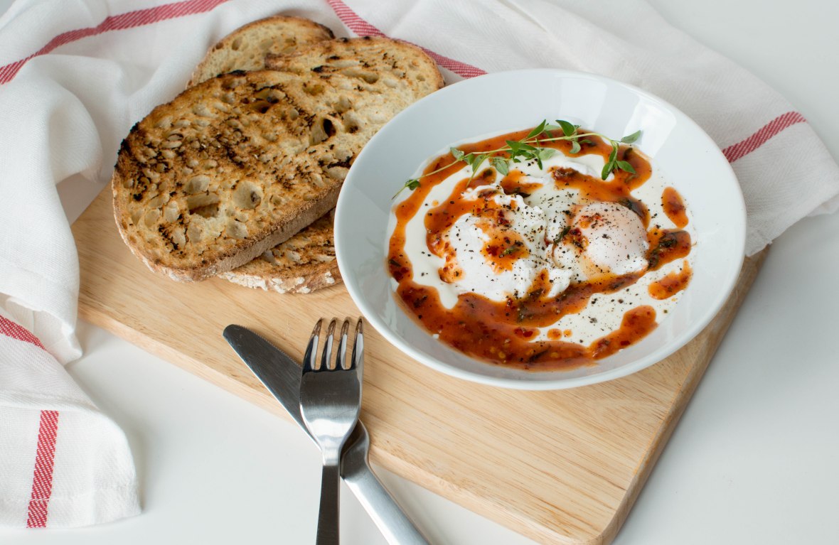 turkish-poached-eggs-in-yogurt-cilbir-kays-kitchen