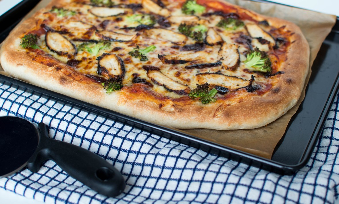Chicken, Broccoli &amp; Red Onion Pizza - Kay's Kitchen