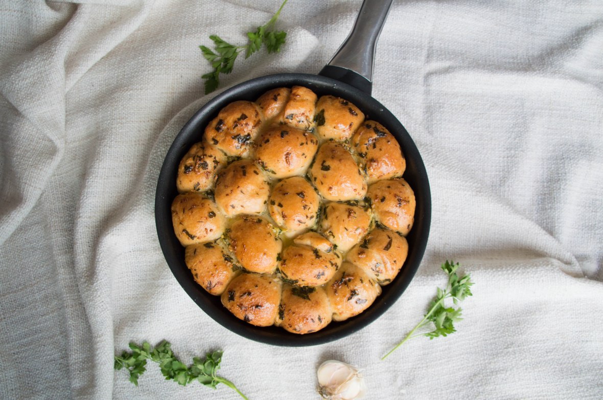 Skillet Garlic Bread Rolls - Kays' Kitchen