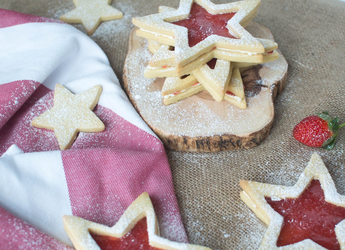 Jammy Star Biscuit Sandwiches - Kay's Kitchen