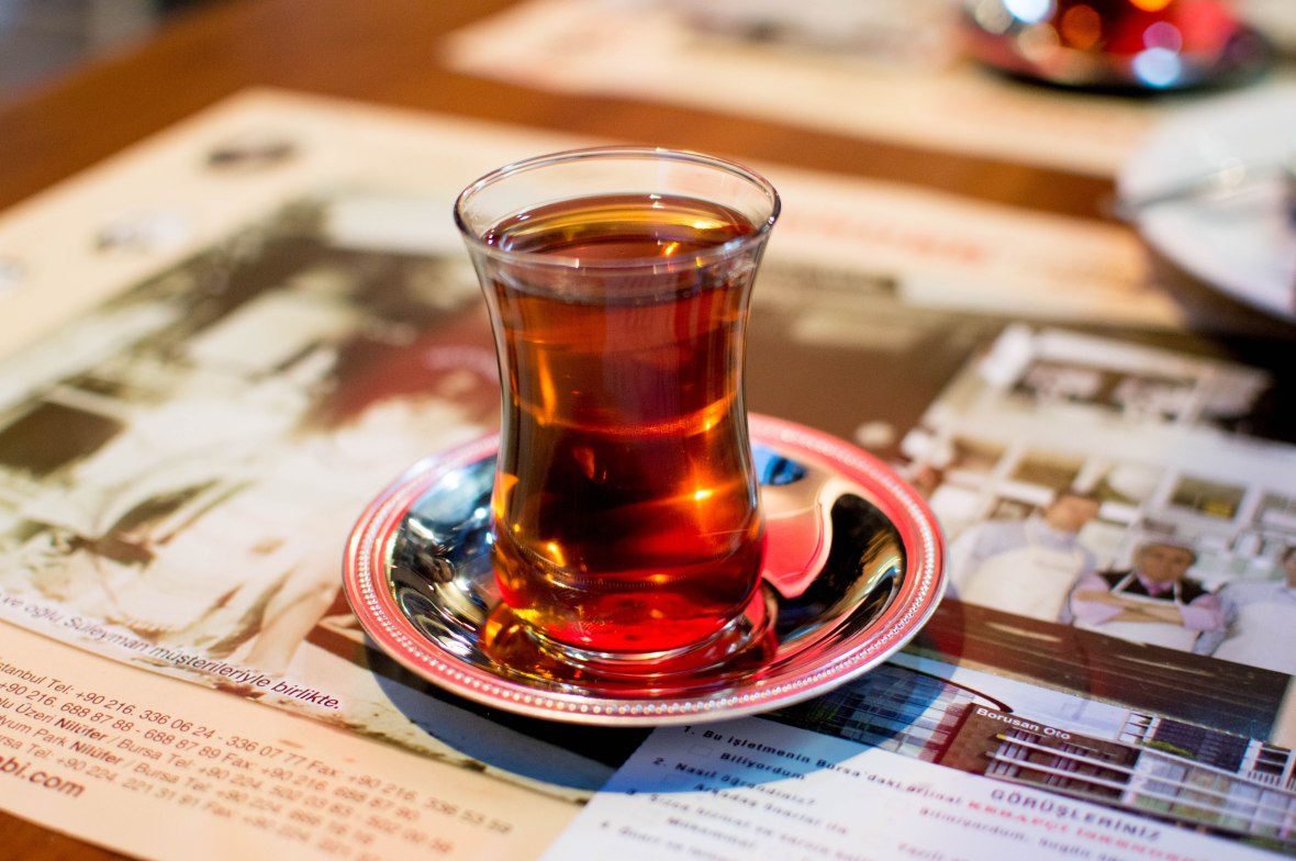 turkish tea, kebapçı İskender, kadikoy, istanbul, turkey