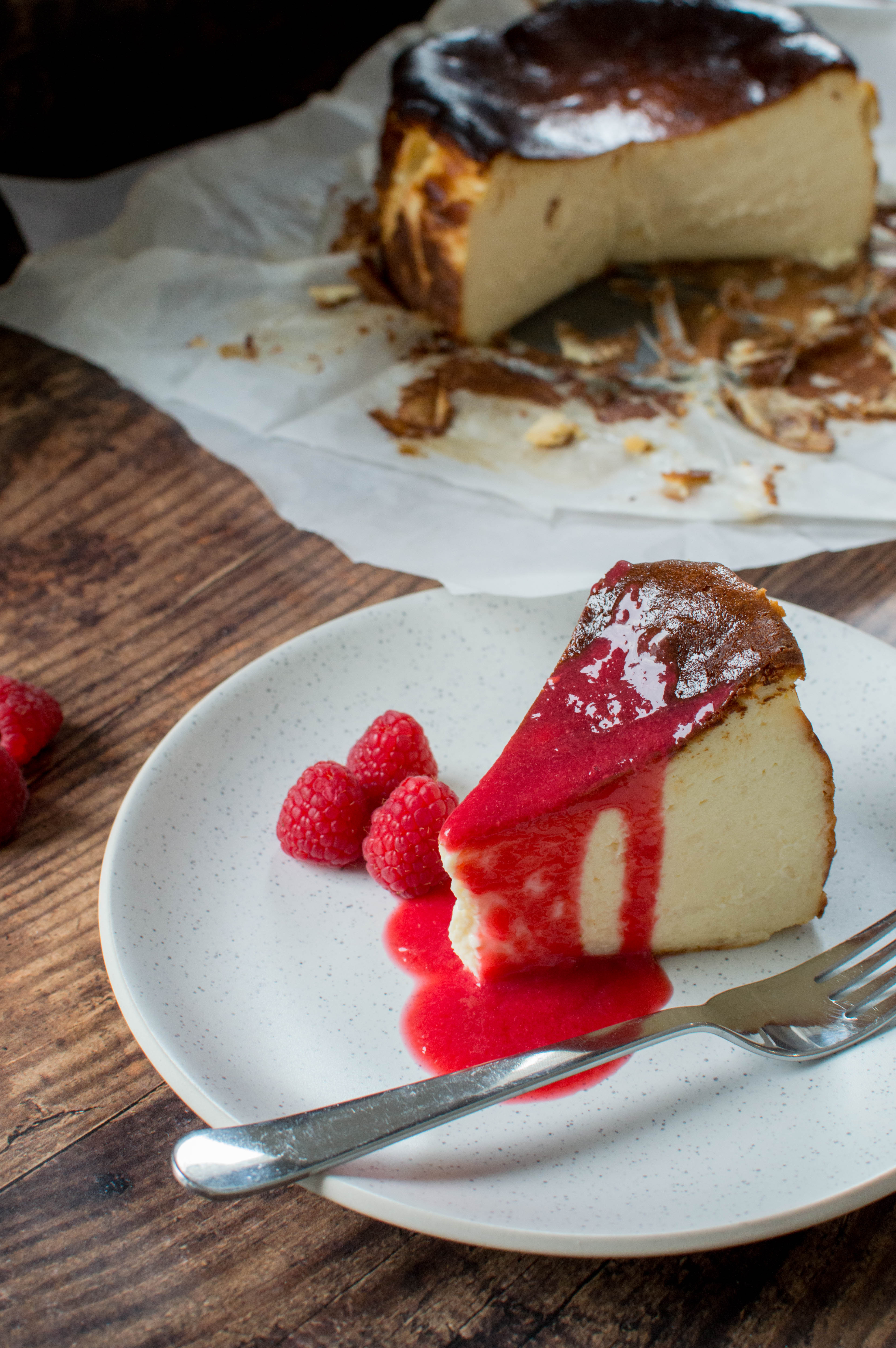 Burnt Basque (San Sebastián Style) Cheesecake With Raspberry Coulis ...